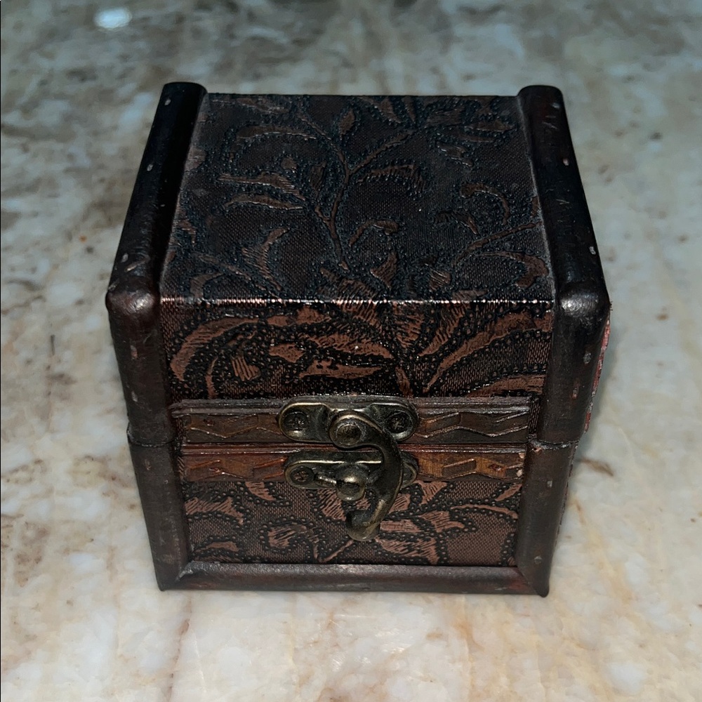Vintage-Style Brown Trinket Box with Floral Motif